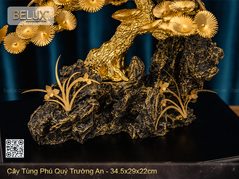 Cây tùng phú quý trường an dát vàng&nbsp;